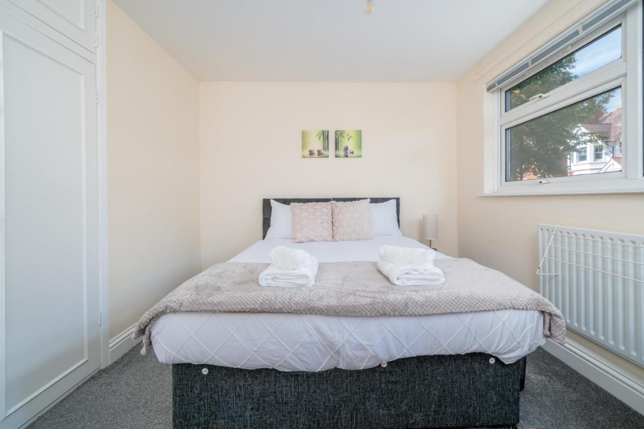 Redhill Surrey 2 Bedroom Pet Friendly Apartment By Sublime Stays Eksteriør bilde