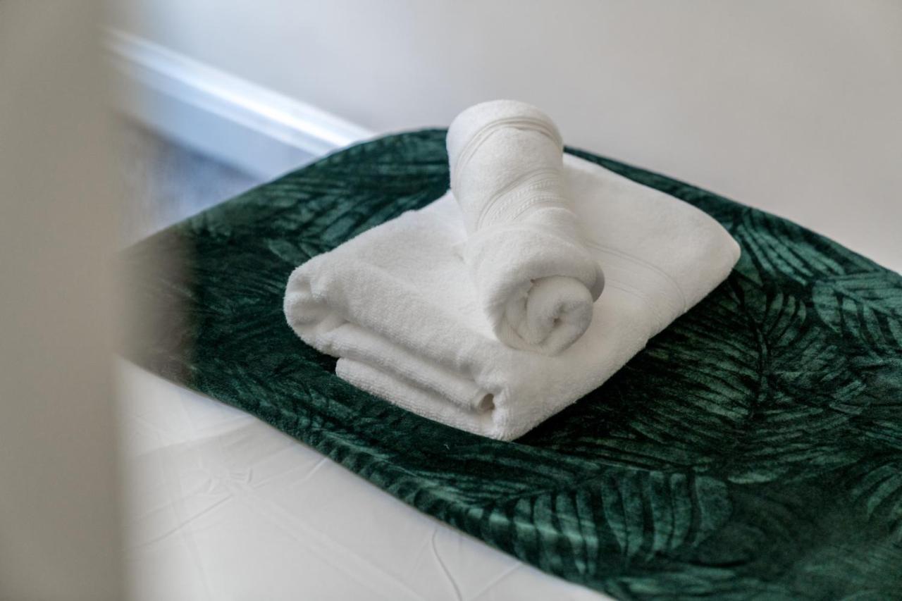 Redhill Surrey 2 Bedroom Pet Friendly Apartment By Sublime Stays Eksteriør bilde