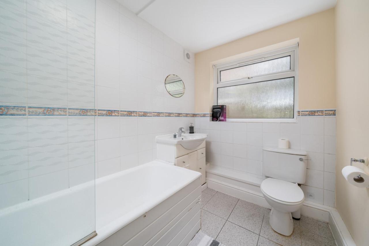 Redhill Surrey 2 Bedroom Pet Friendly Apartment By Sublime Stays Eksteriør bilde